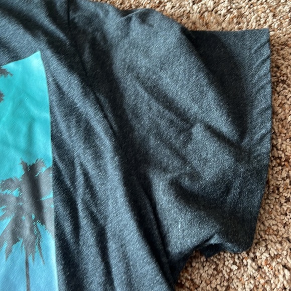 Men’s Goodfellow and Co t-shirt with sunset and palm trees - Picture 6 of 6